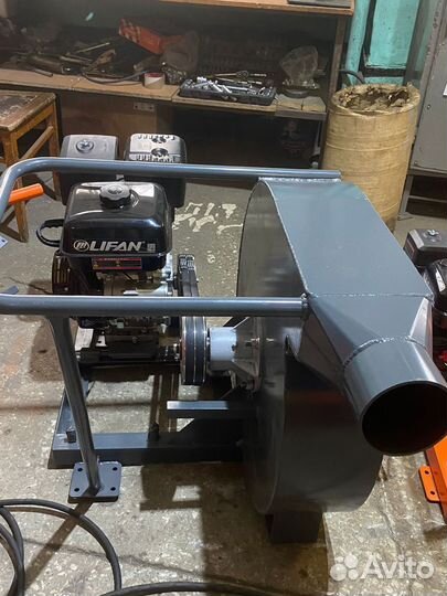 Автономная дробилка Шмель-15лс для зерна и сена