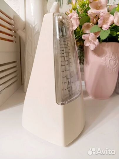 Метроном механический в идеальной сохранности