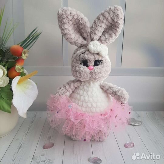 Зайка. Подарок девочке. Вязаные игрушки