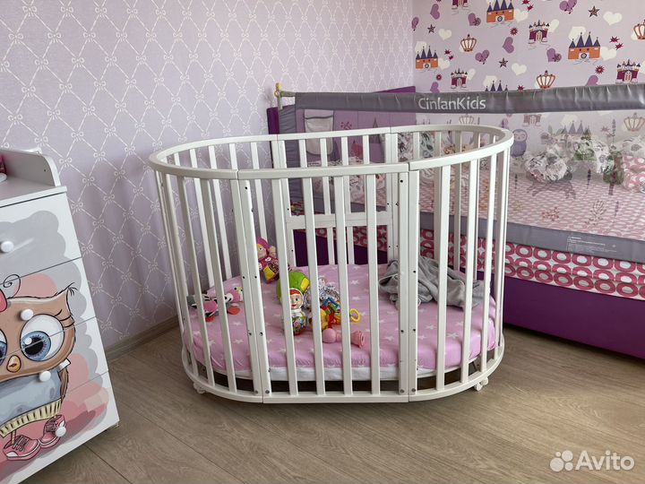 Кроватка и комод (пеленальный стол)