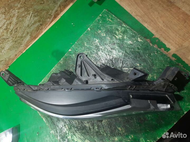 Фара передняя R Mitsubishi Pajero Sport