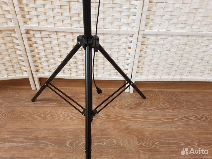 Кольцевая лампа со штативом