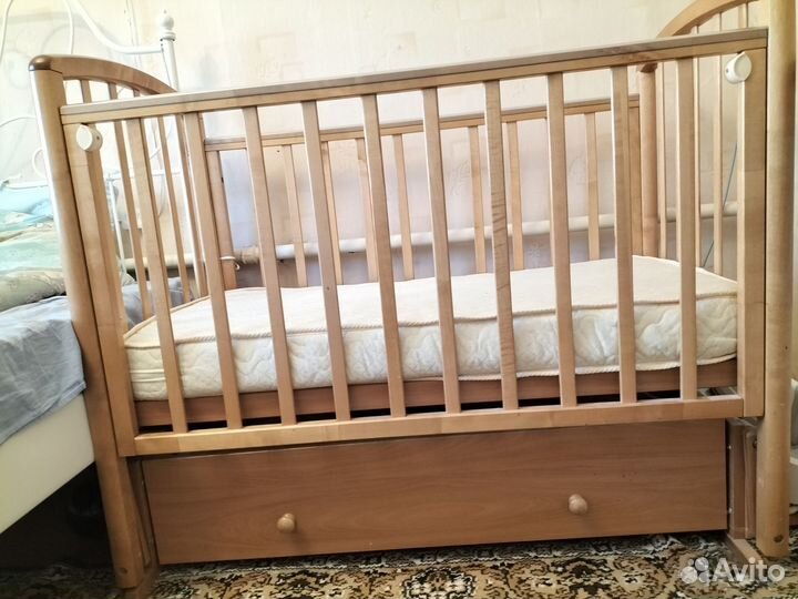 Продам кроватку с продольным маятником