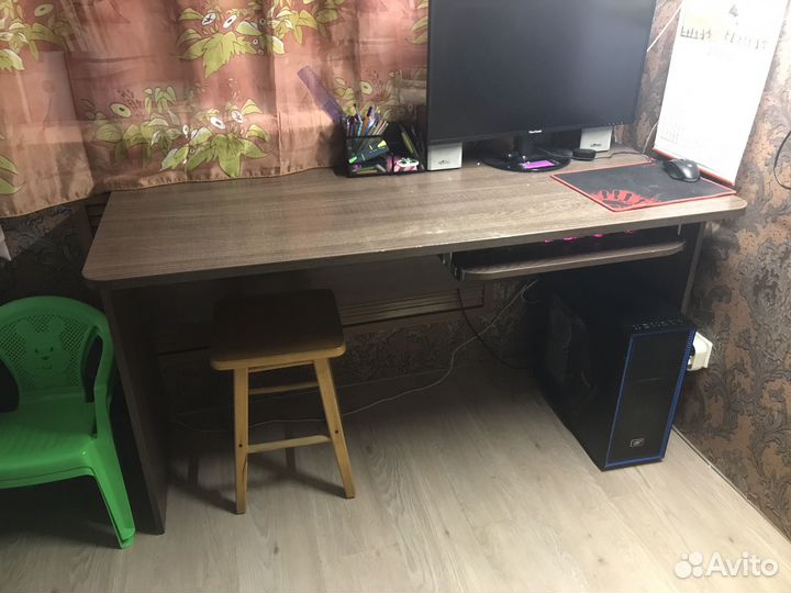 Письменный стол