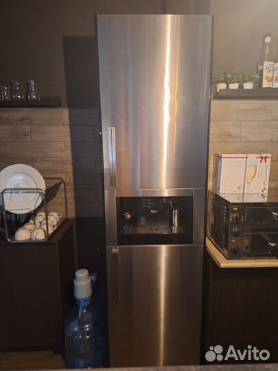 Шкаф икеа со встр. холодильником и кофемашиной