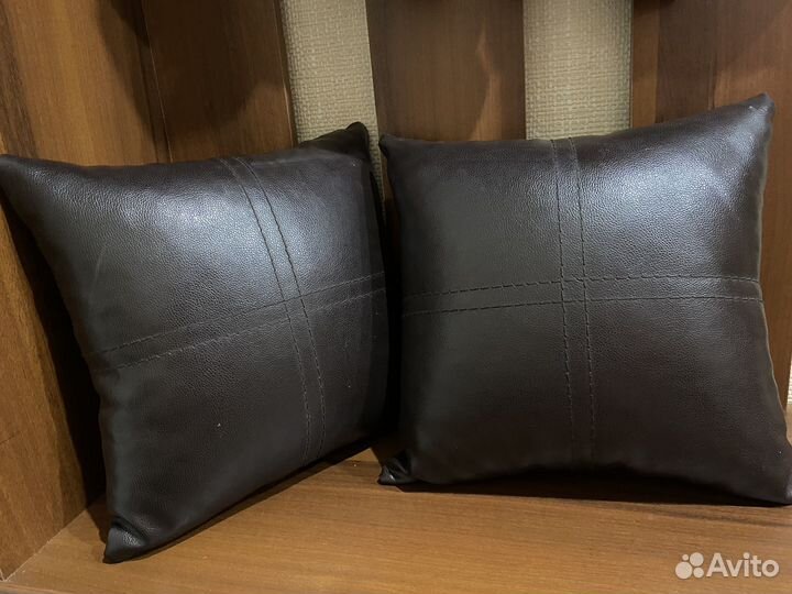 Подушка кожаная 2 штуки