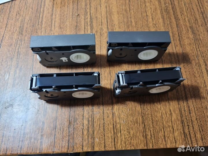 Видеокассеты VHS-C (4 штуки) за все