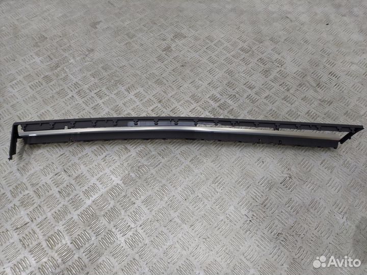 Молдинг днфлнектора Audi Q8