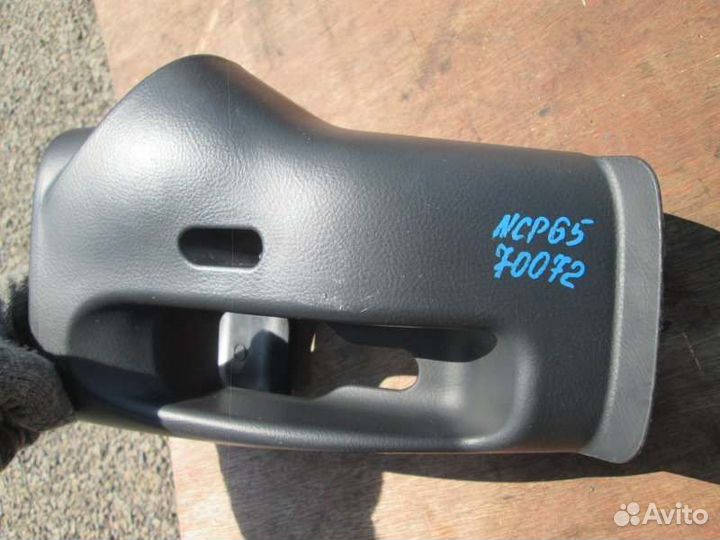 Кожух рулевой колонки Toyota Ist NCP65 1NZ-FE