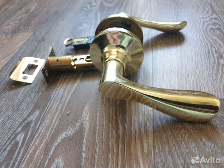Ручка дверная с защёлкой