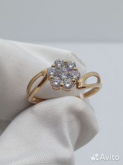Золотое кольцо с фианитом 17 р