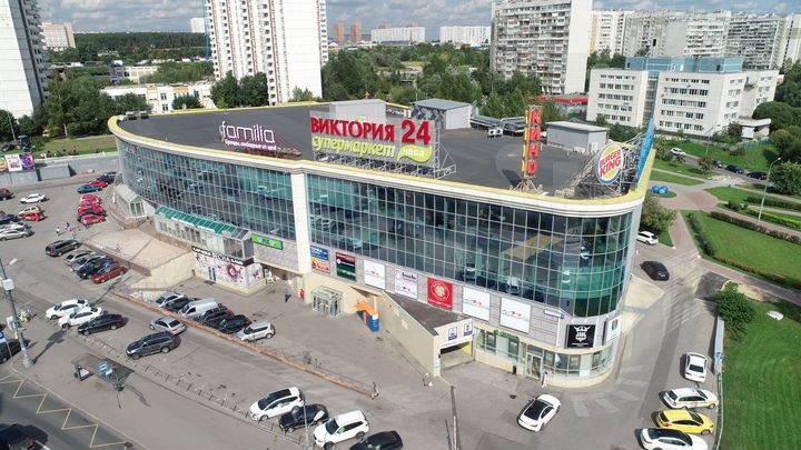 Торговая площадь в ТЦ у входа