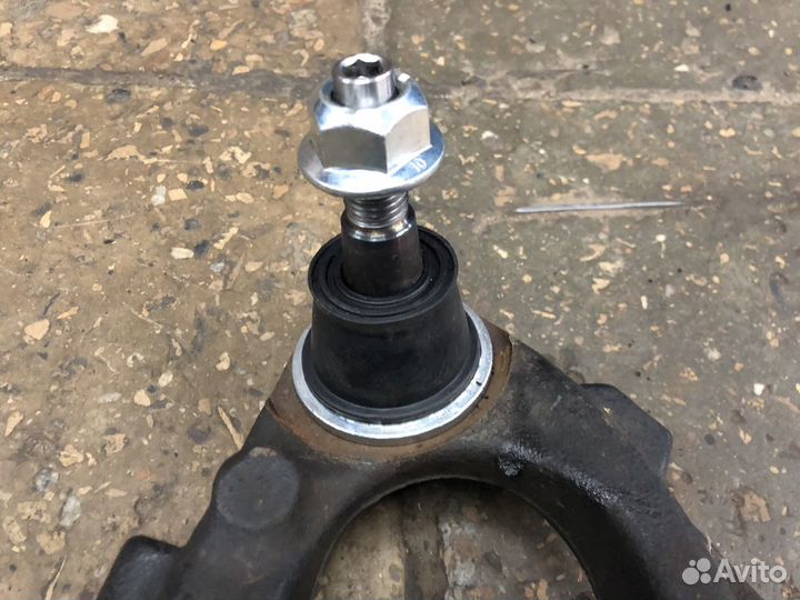 Рычаг передний нижний левый Chevrolet Tahoe III