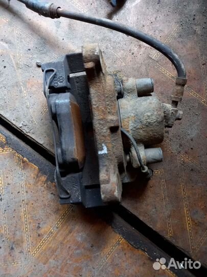 Skoda superb 2 суппорт передний