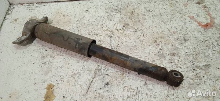 Амортизатор задний левый