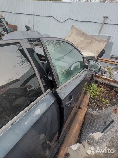 Передняя правая дверь skoda rapid