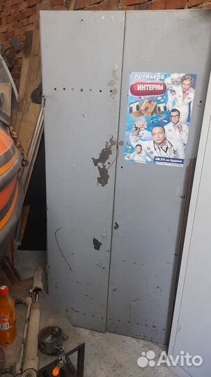 Металлический шкаф