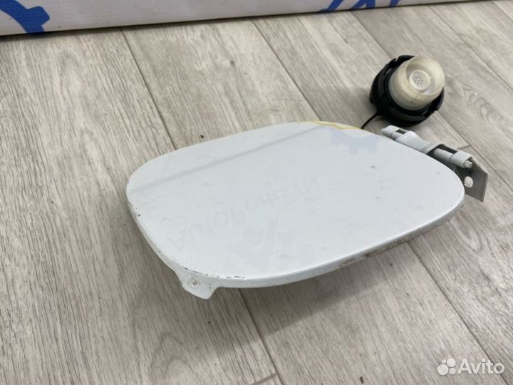 Лючок топливного бака Mitsubishi Outlander 3 4J12