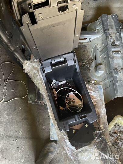 Подлокотник subaru legacy 5