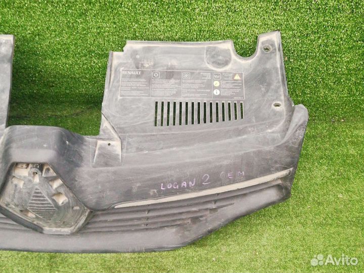 Решетка радиатора renault logan 2