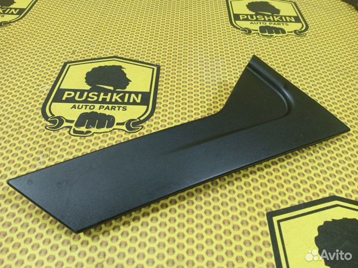 Молдинг стойки двери задний правый Renault Kaptur