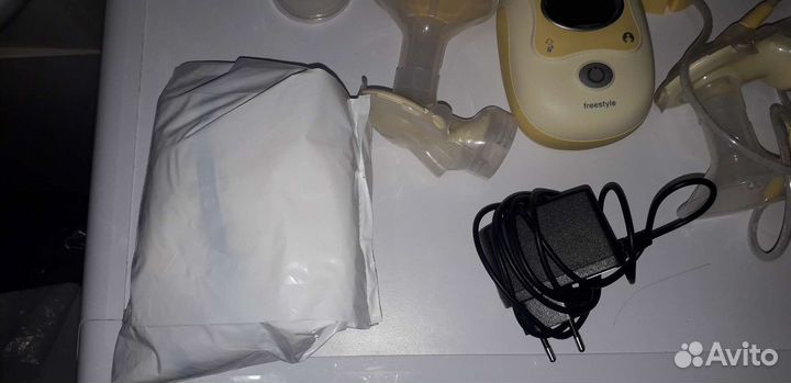 Молокоотсос medela электрический