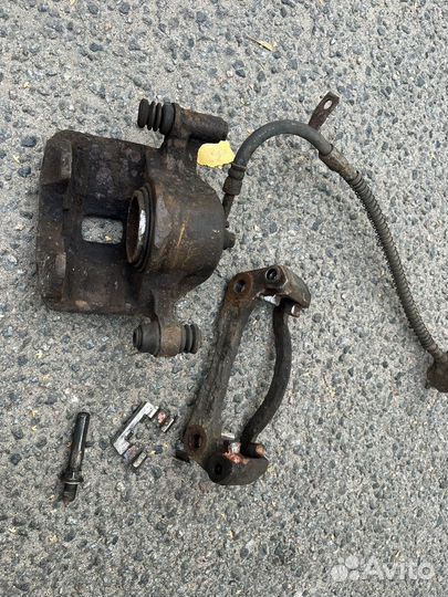 Суппорт передний левый