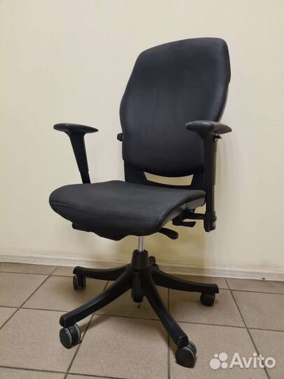 Компьютерное кресло Teknion Канада