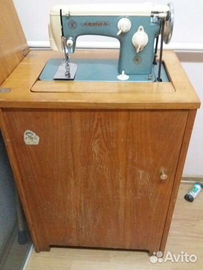 Швейная машина Чайка 2