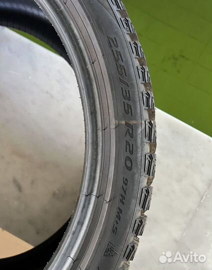 Pirelli Ice Zero 2 255/35 R20