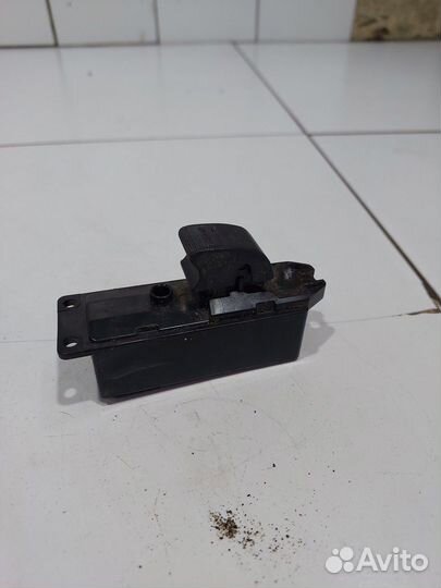 Кнопка стеклоподъемника задняя левая