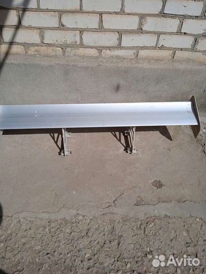 Продам спойлер на багажник
