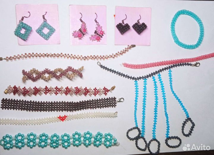 Украшения, фигурки из бисера