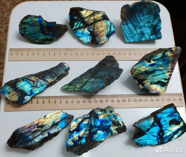Лабрадор минерал с красивой иризацией