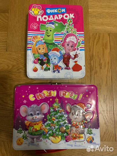 Шкатулка металлическая с ручкой и замочком