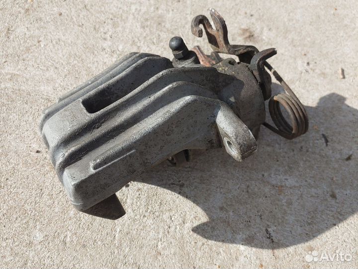 Задний левый суппорт volkswagen passat b5