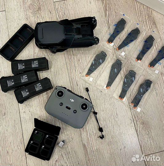 Квадрокоптер DJI Mavic 3 Fly More Combo