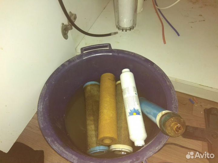 Замена фильтров для воды на кухне