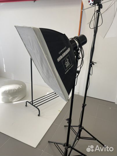 Студийный импульсный свет