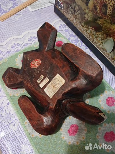 Фигурка черепахи из дерева