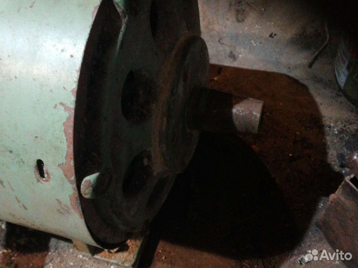 Электродвигатель на шлифовочный станок