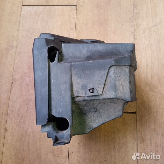 Корпус блока предохранителей Рено Меган 2.Сценик 2