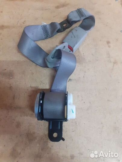 Ремень безопасности задний Toyota Mark II JZX110