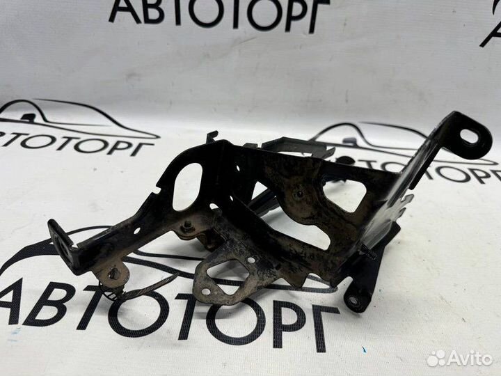 Кронштейн блока ABS Audi A4 B5 2.8 бензин 2001