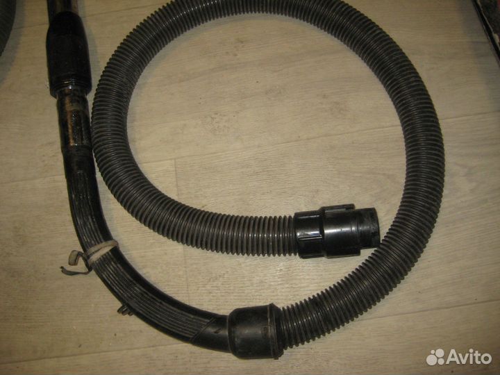 Шланги, щетки, трубы от пылесосов