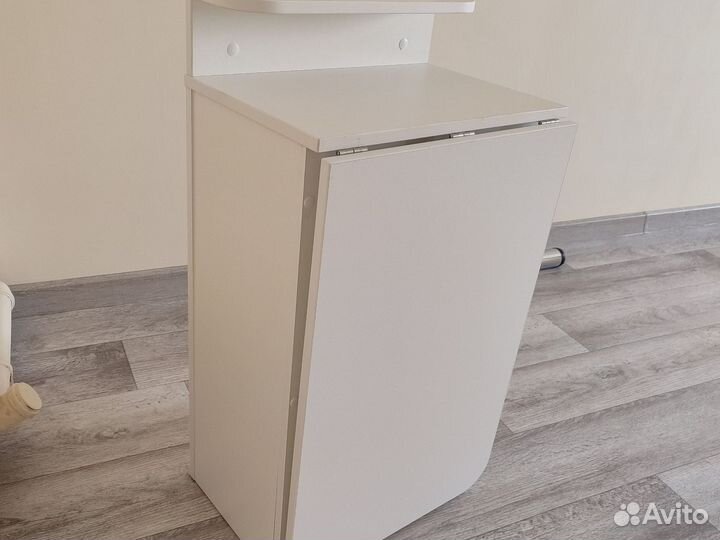 Маникюрный стол