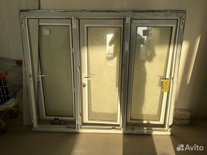 Оконный блок пластиковый 3х створчатый и др-е