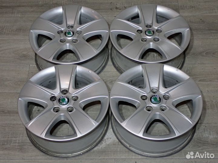 Комплект оригинальных R16 дисков Skoda Octavia 2к