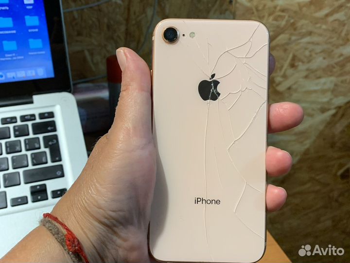 Телефон iPhone 8 64 gb