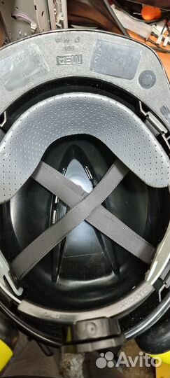 Каска MSA с активными наушниками, белая черная